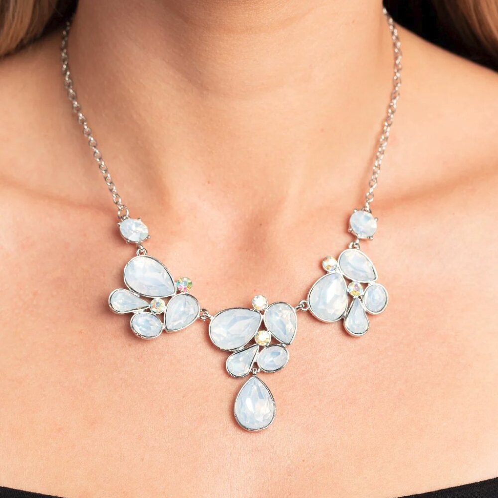 Paparazzi Jewelry Accessories - Everglade Escape - White Necklace - Vintage - Picture 4 of 6